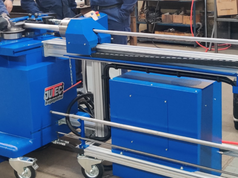 Puoliautomaattinen putkentaivutin Jutec 5030.