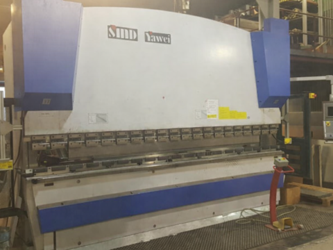Cnc-ohjattu särmäyspuristin Yawei PBH 4100-300Ton.